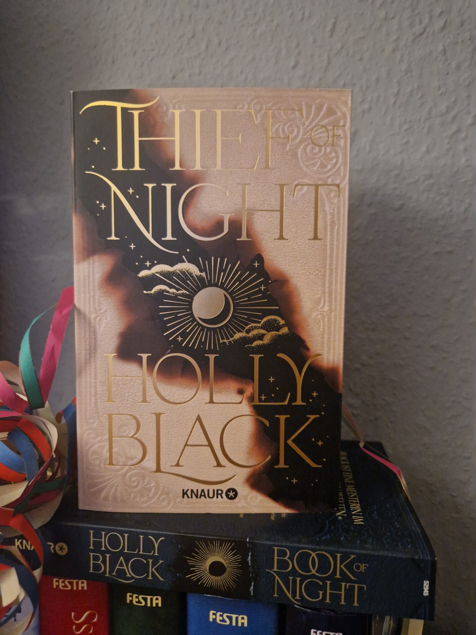 Werbung: Rezension: Book of Night #2: Thief of Night von Holly Black ...